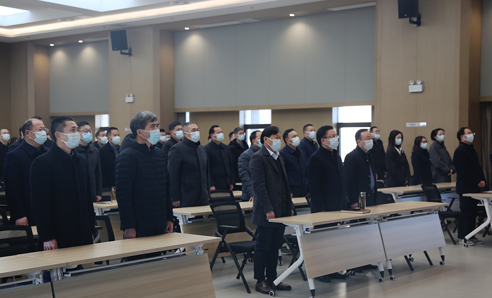 1670392373636598.jpg 集体站立.jpg