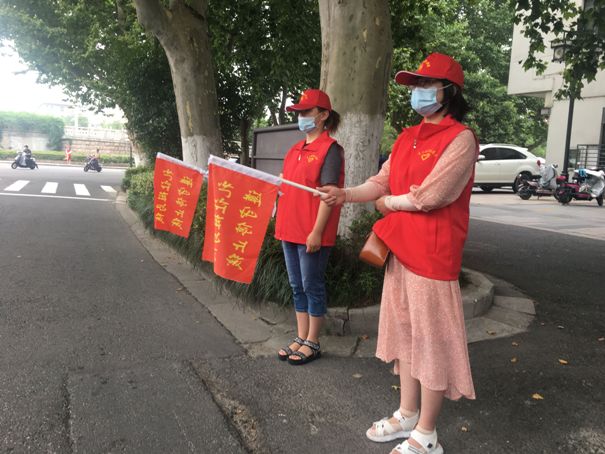 2020.07.10华体网站登陆入口志愿者开展“文明交通 志愿先行”服务活动.jpg